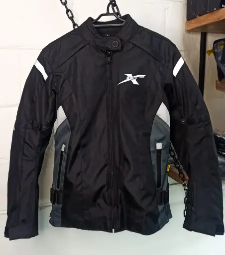 [MVECHA002] CHAQUETA DUAL 3/4 L” IMPERMEABLE NEGRO /GRIS - CM-01 - MOXAL PRO - PAKISTAN